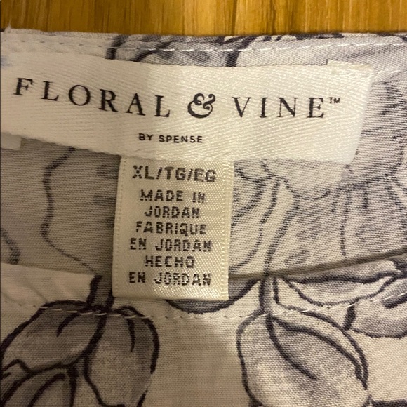 Jones New York Gray Cropped Pants with Floral Top - Picture 6 of 7